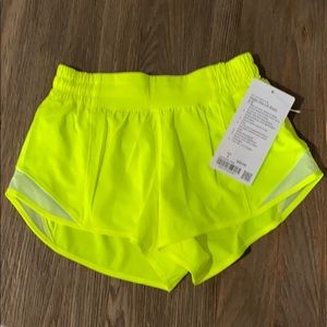 Lululemon hotly hot shorts 2.5